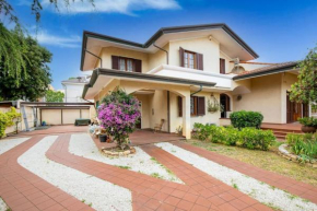 Grand Villa with Exlusive Garden, Camaiore